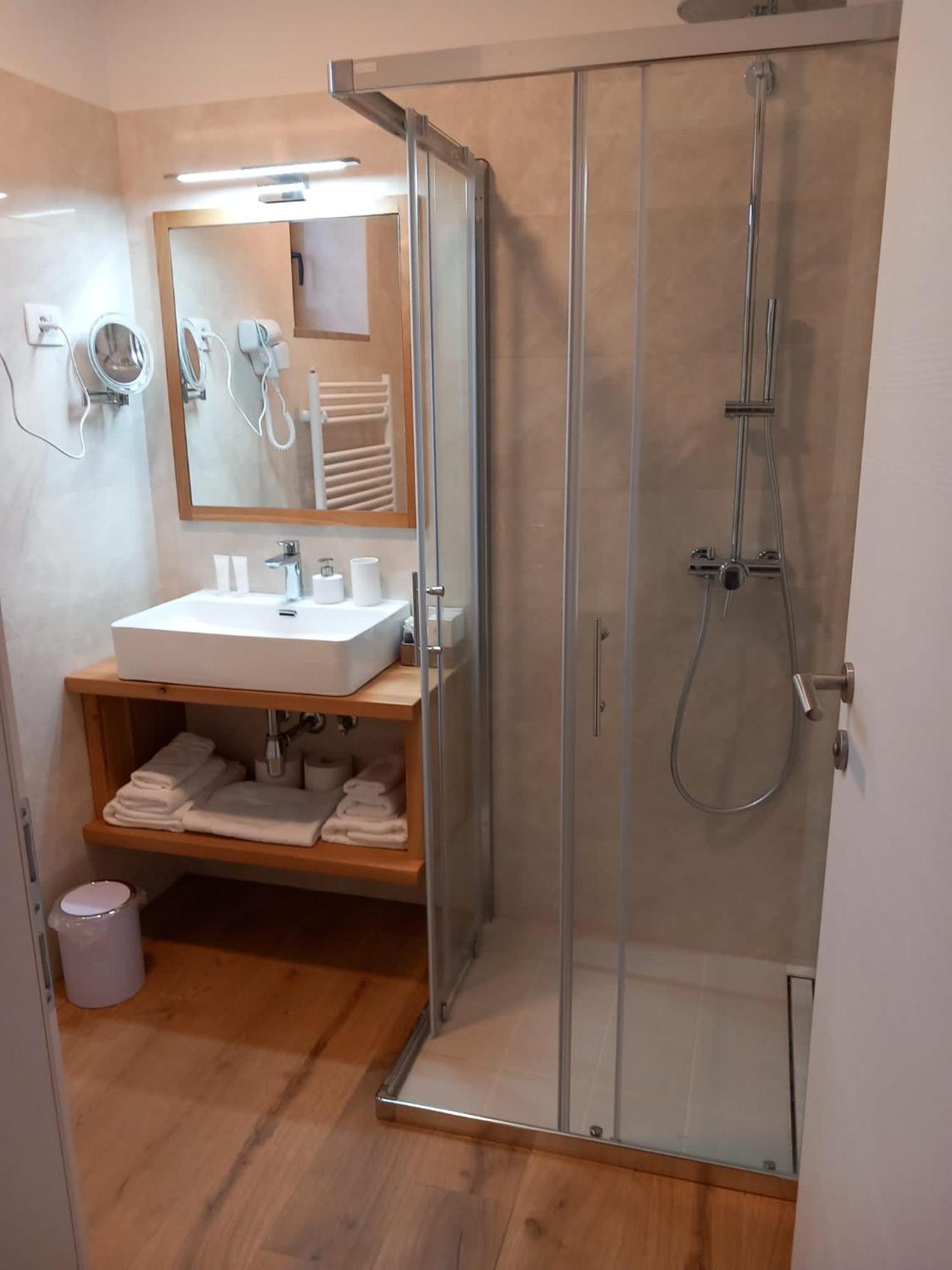 Отель G House Dutovlje Экстерьер фото